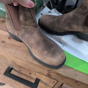 Square Toe Blundstones